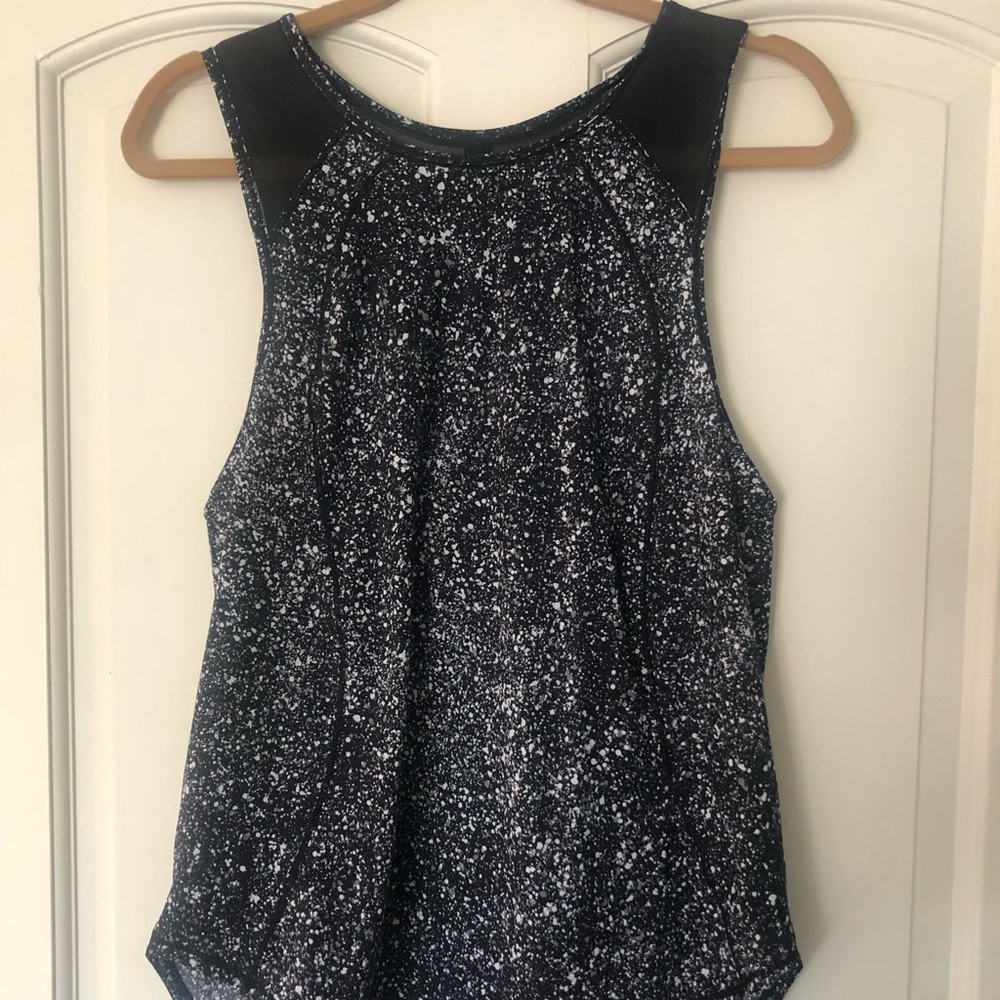 Lululemon women’s size 10 tank with mesh detail
